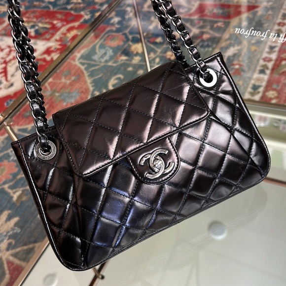 Authentic Chanel bag - Picture 15 of 16